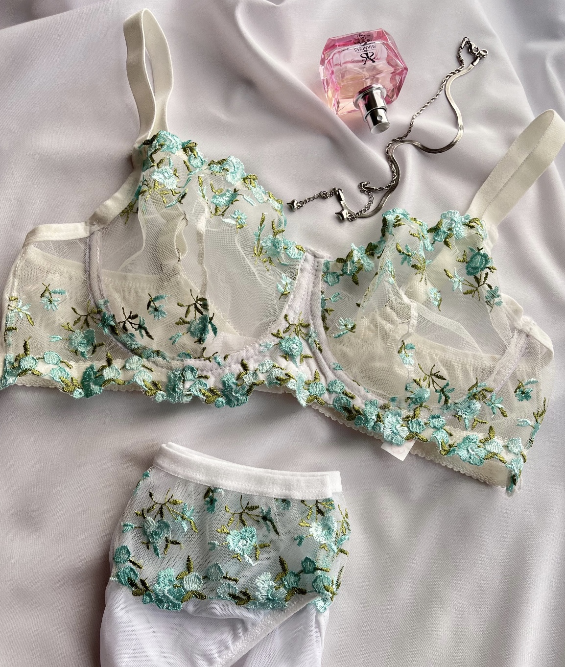 لباس زیر سبز خوش رنگ