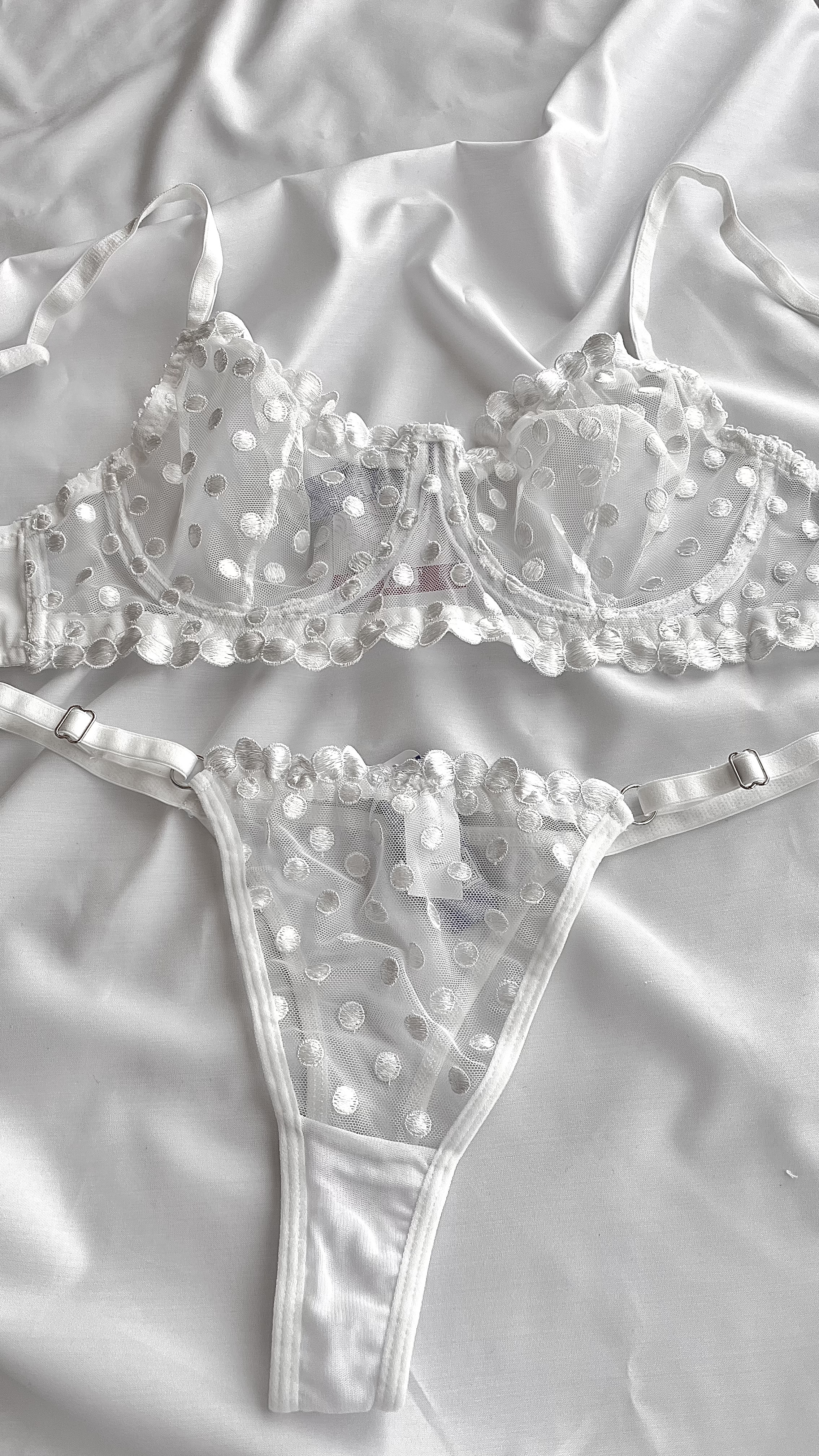 ست لباس زیر عروس سفید