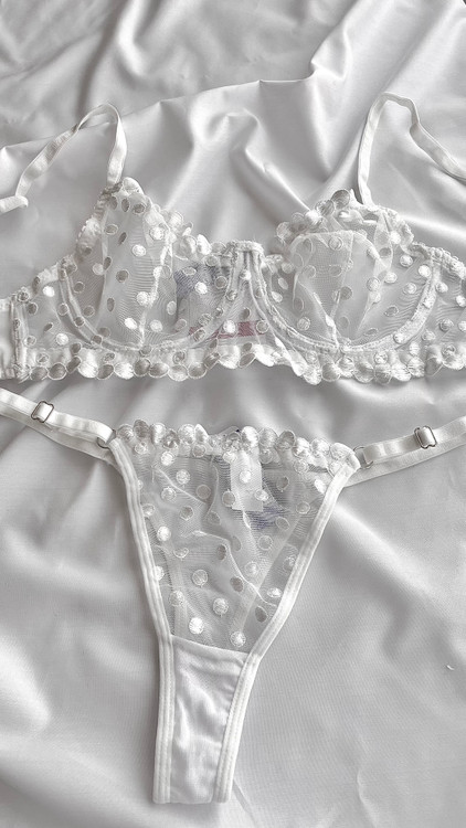 ست لباس زیر عروس سفید