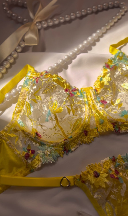 لباسزیر گلدوزی شده