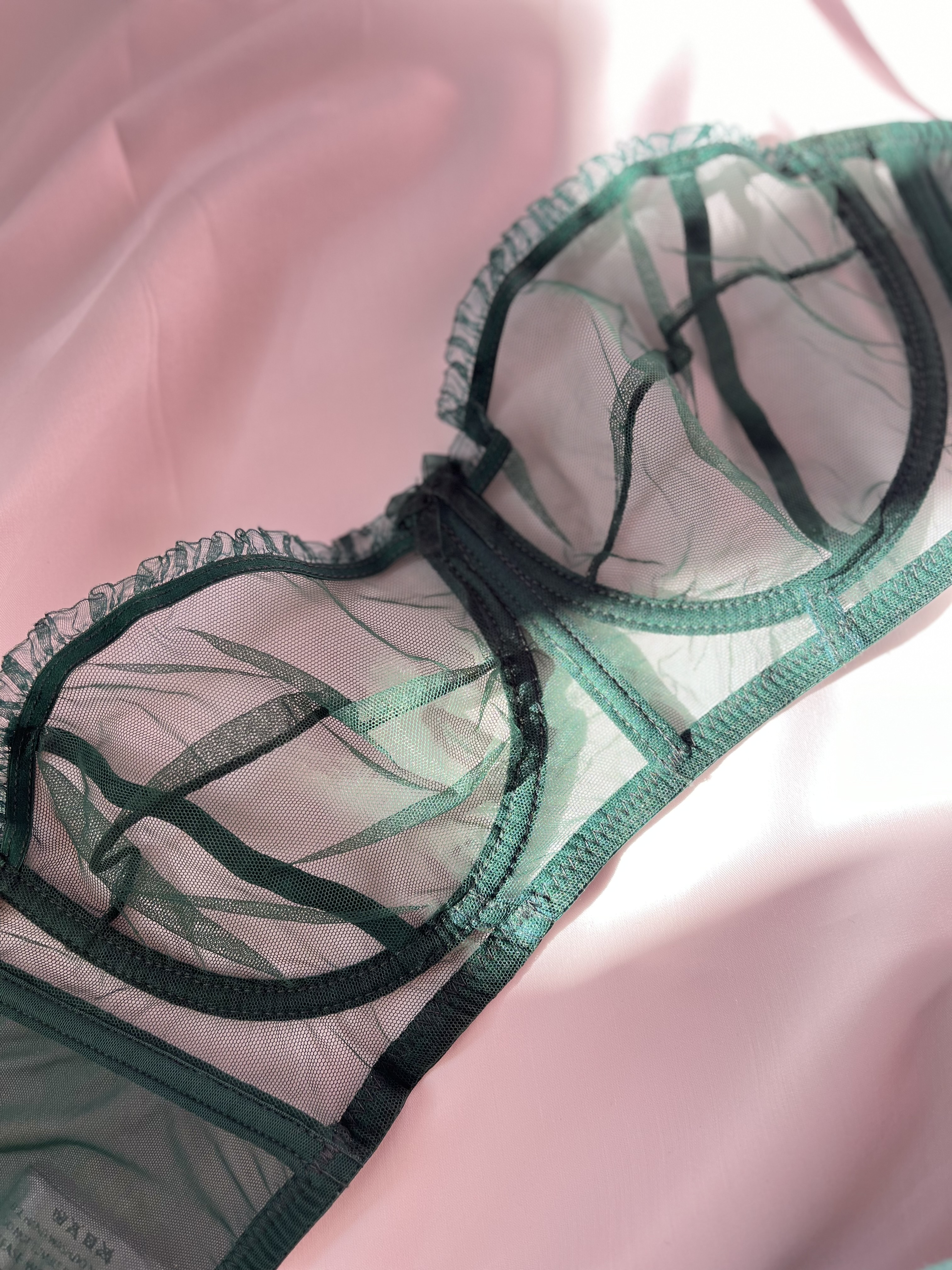 لباس زیر سبز زمردی