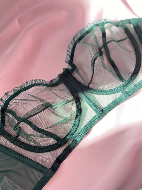 لباس زیر سبز زمردی