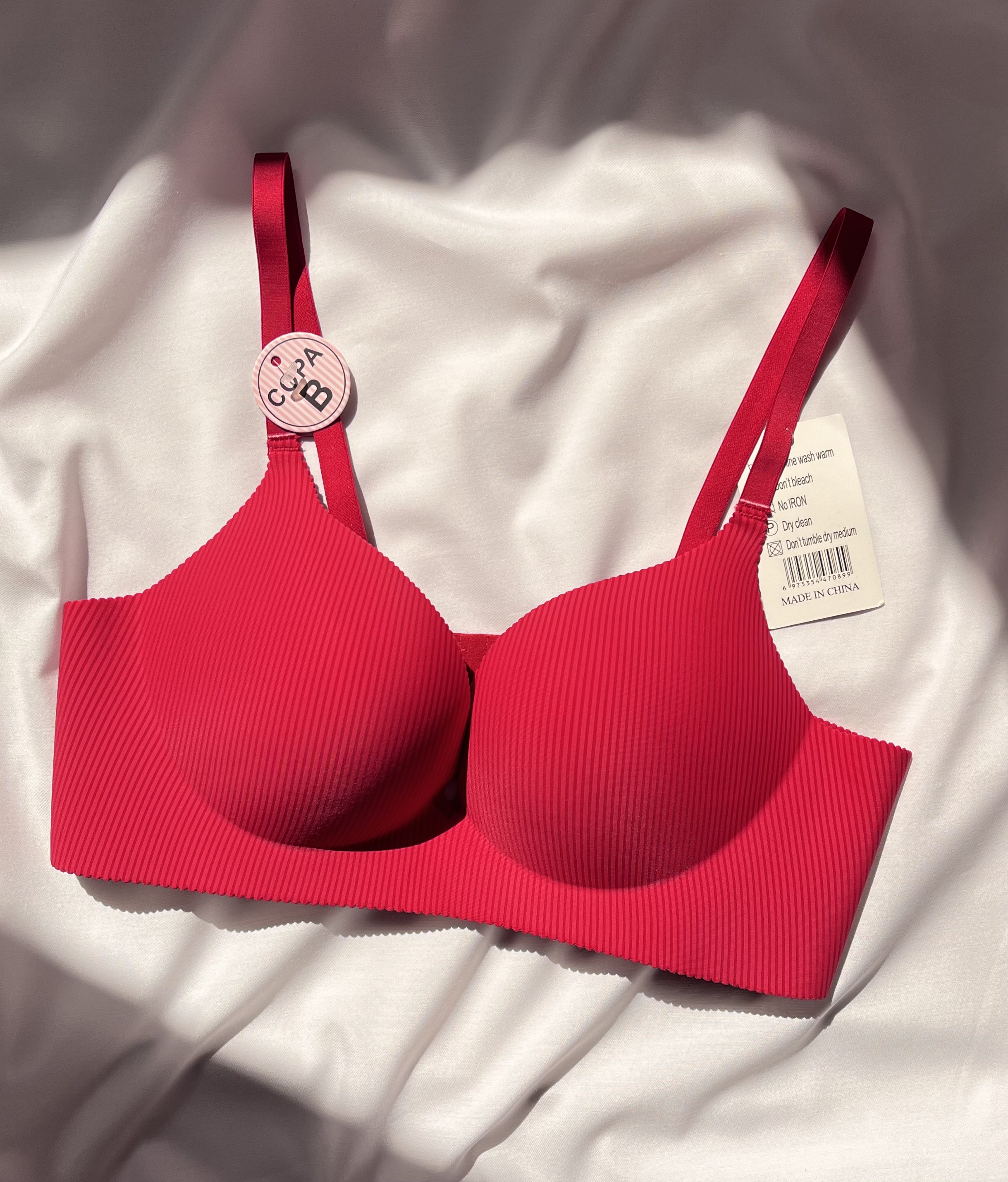 سوتین قرمز و مشکی