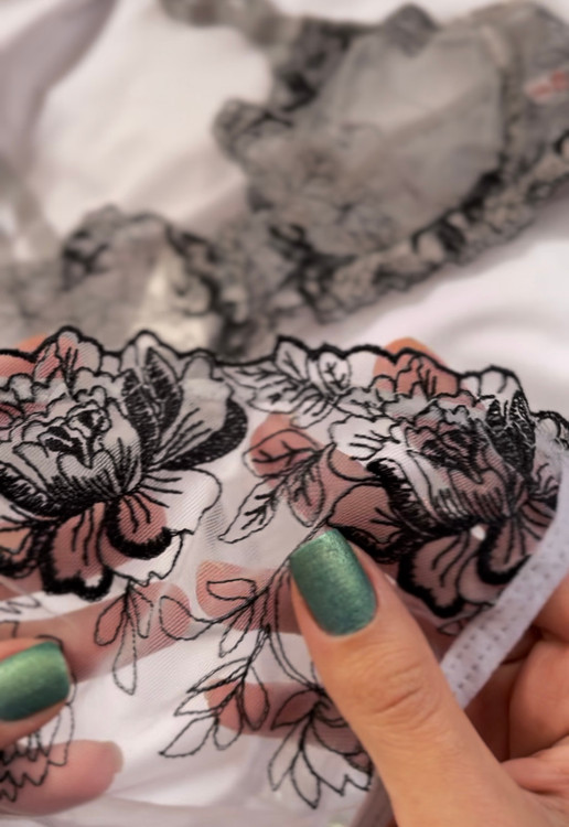 شورت و سوتین