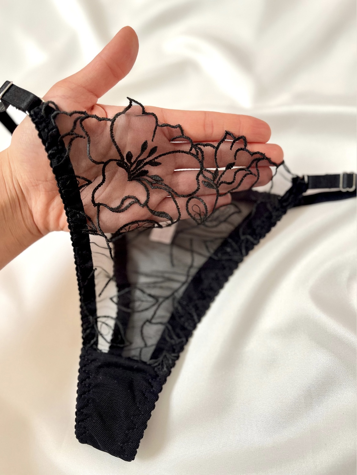 شورت و سوتین دخترانه و زنانه